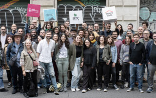 membres de les cooperatives Sostre Cívic, Arç Cooperativa, Som Connexió i Crític davant del futur local